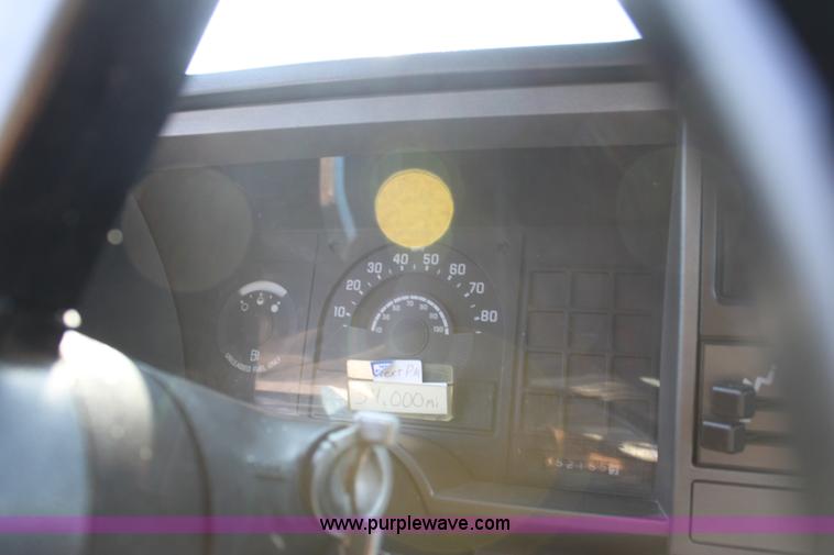 image for item B7328 1989 Chevrolet C2500 extended cab pickup truck