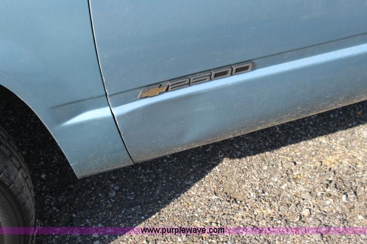 image for item B7328 1989 Chevrolet C2500 extended cab pickup truck