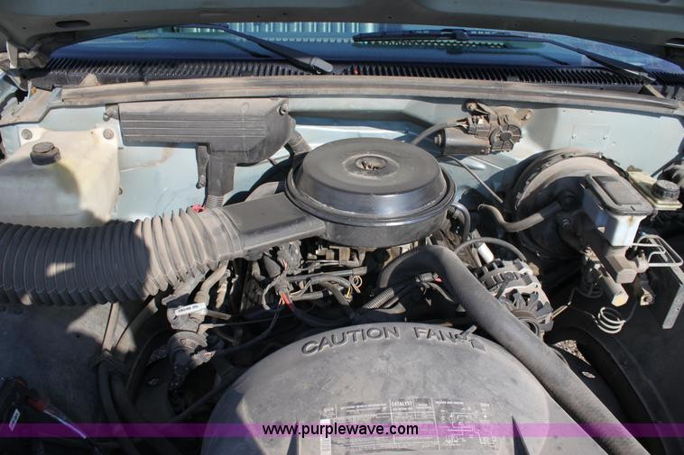 image for item B7328 1989 Chevrolet C2500 extended cab pickup truck