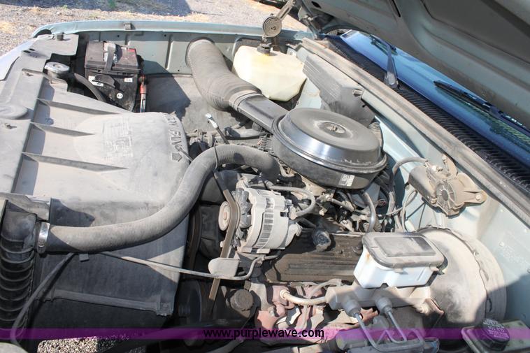 image for item B7328 1989 Chevrolet C2500 extended cab pickup truck