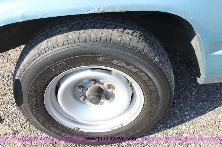 image for item B7328 1989 Chevrolet C2500 extended cab pickup truck