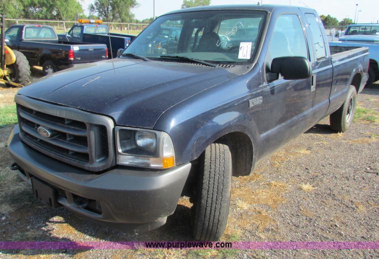 image for item B7332 2003 Ford F250 Super Duty XL SuperCab pickup truck