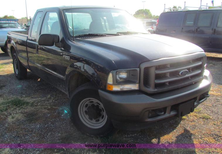 image for item B7332 2003 Ford F250 Super Duty XL SuperCab pickup truck