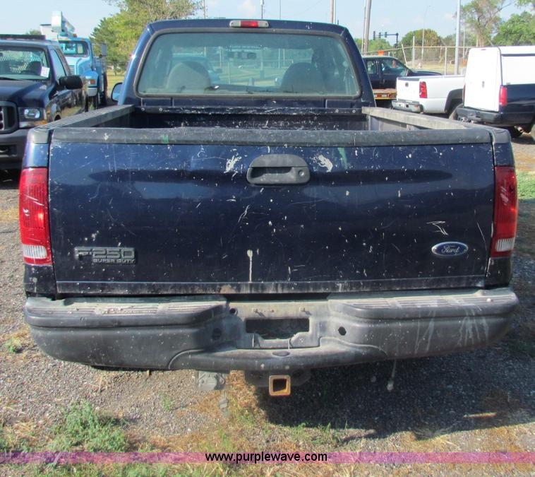 image for item B7332 2003 Ford F250 Super Duty XL SuperCab pickup truck