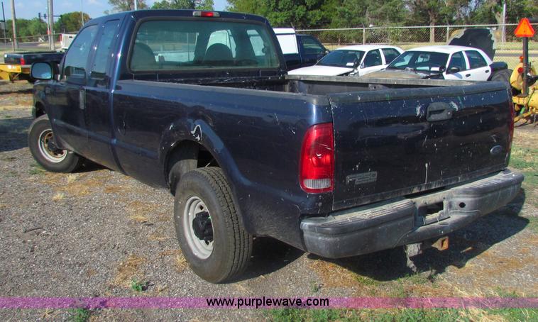image for item B7332 2003 Ford F250 Super Duty XL SuperCab pickup truck