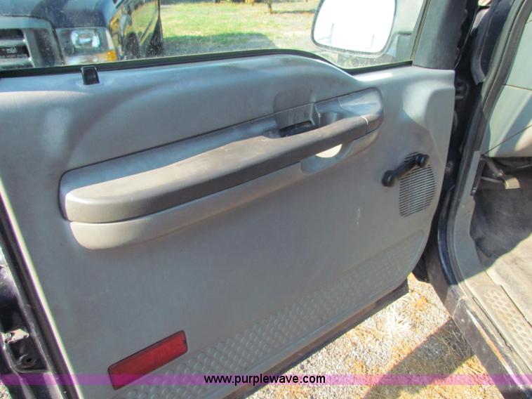 image for item B7332 2003 Ford F250 Super Duty XL SuperCab pickup truck