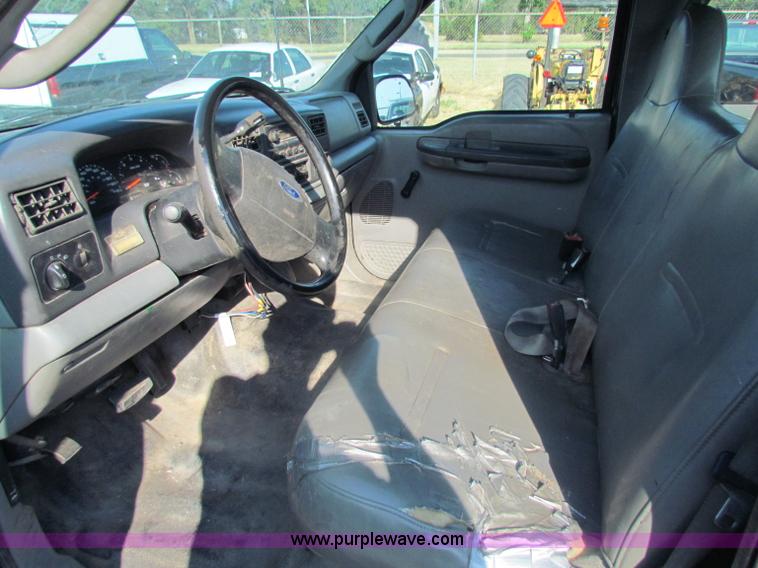 image for item B7332 2003 Ford F250 Super Duty XL SuperCab pickup truck