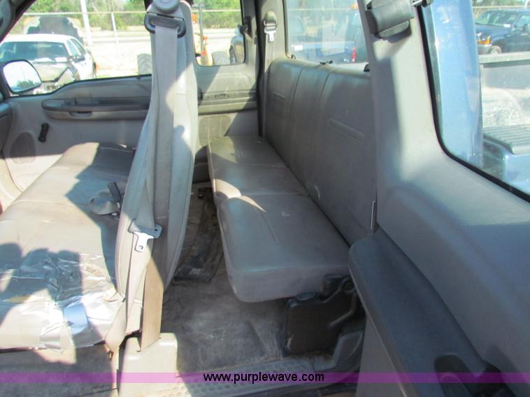 image for item B7332 2003 Ford F250 Super Duty XL SuperCab pickup truck