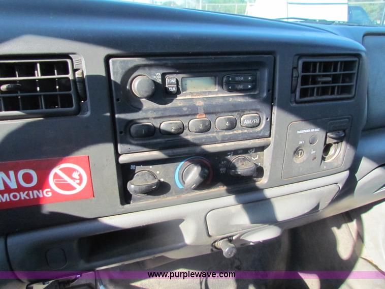 image for item B7332 2003 Ford F250 Super Duty XL SuperCab pickup truck