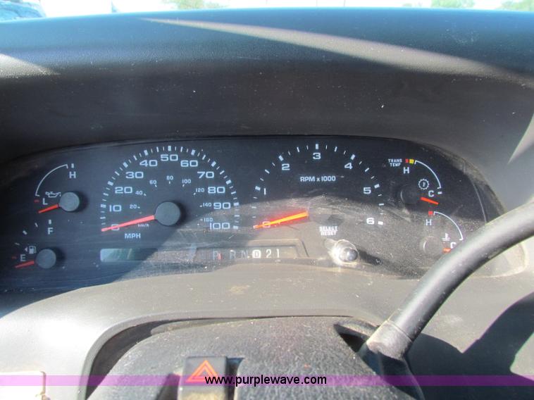 image for item B7332 2003 Ford F250 Super Duty XL SuperCab pickup truck