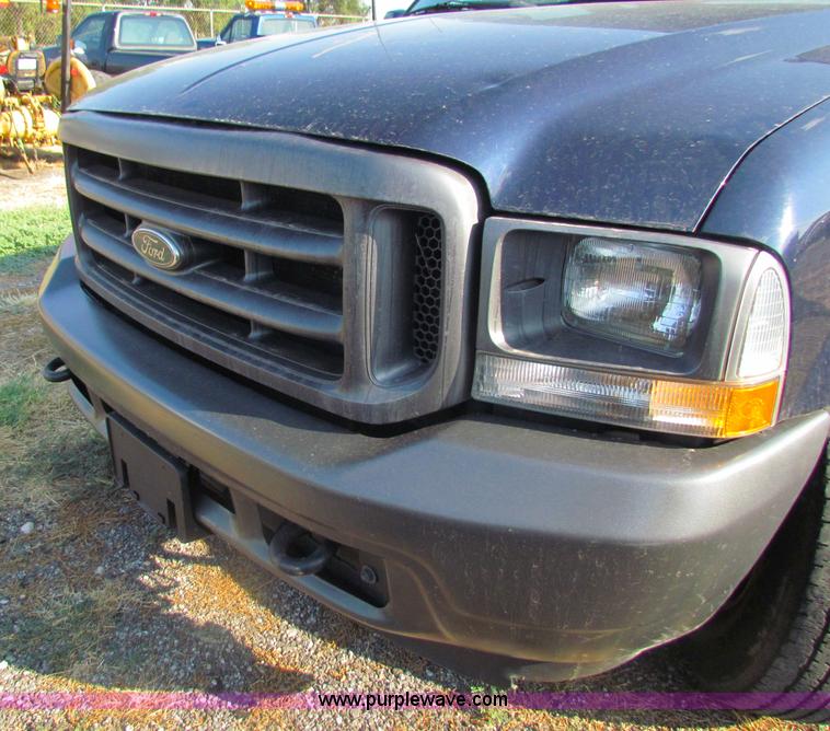 image for item B7332 2003 Ford F250 Super Duty XL SuperCab pickup truck