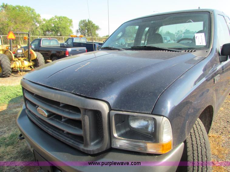 image for item B7332 2003 Ford F250 Super Duty XL SuperCab pickup truck