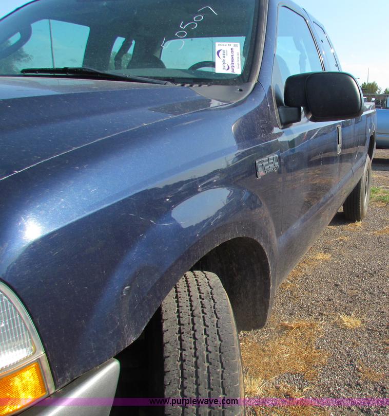 image for item B7332 2003 Ford F250 Super Duty XL SuperCab pickup truck