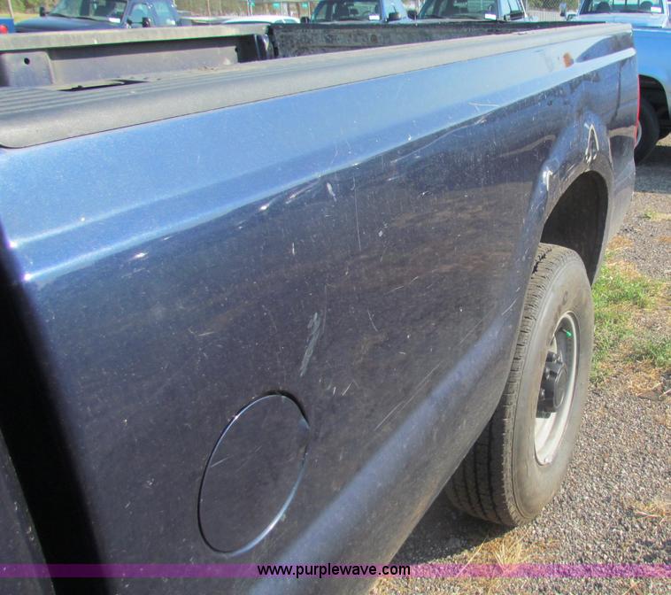 image for item B7332 2003 Ford F250 Super Duty XL SuperCab pickup truck