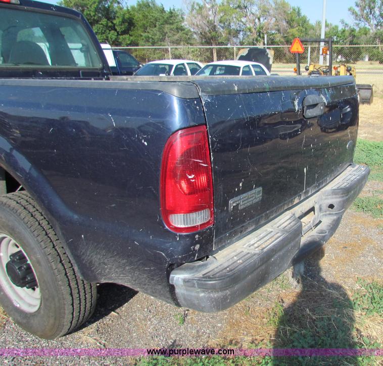 image for item B7332 2003 Ford F250 Super Duty XL SuperCab pickup truck