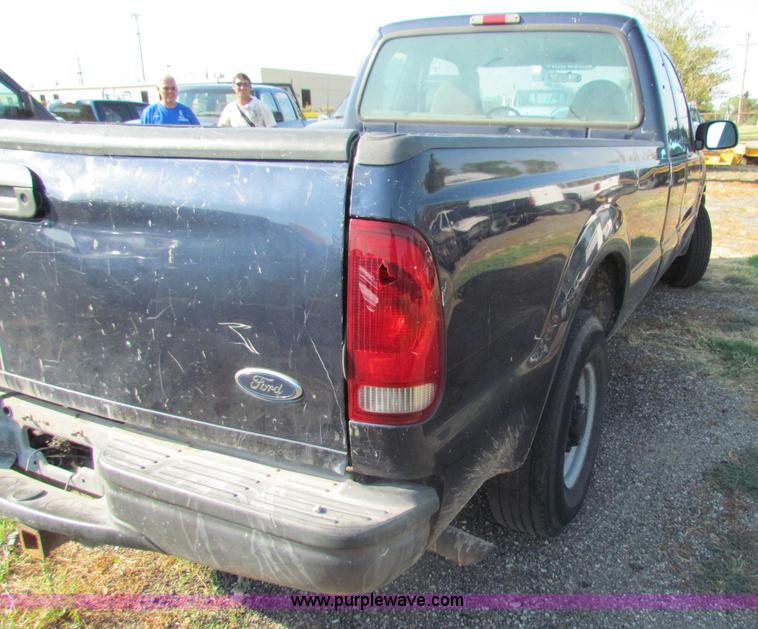 image for item B7332 2003 Ford F250 Super Duty XL SuperCab pickup truck