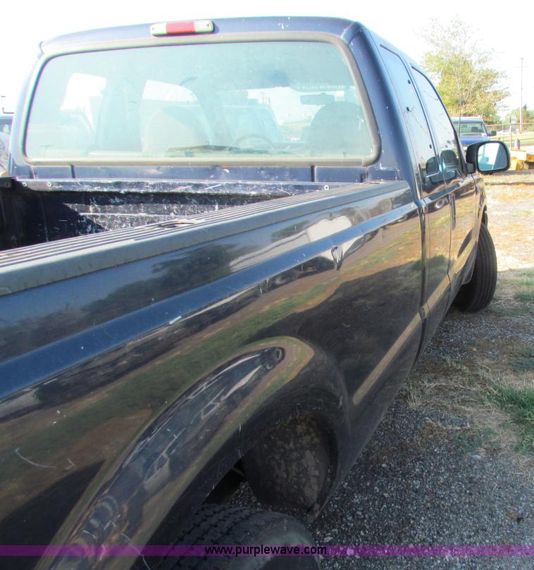 image for item B7332 2003 Ford F250 Super Duty XL SuperCab pickup truck