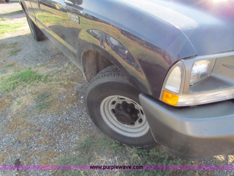 image for item B7332 2003 Ford F250 Super Duty XL SuperCab pickup truck