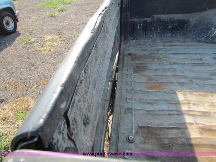 image for item B7332 2003 Ford F250 Super Duty XL SuperCab pickup truck