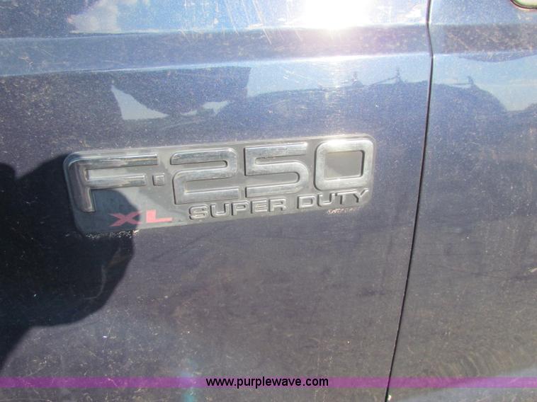 image for item B7332 2003 Ford F250 Super Duty XL SuperCab pickup truck