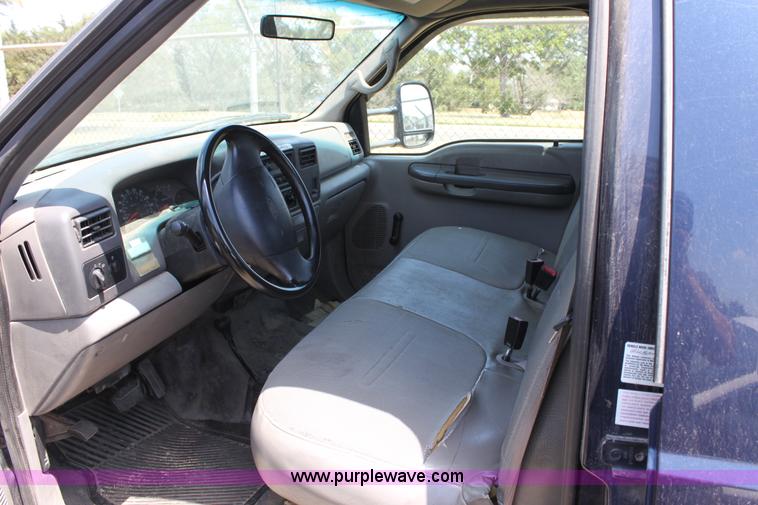 image for item B7332 2003 Ford F250 Super Duty XL SuperCab pickup truck