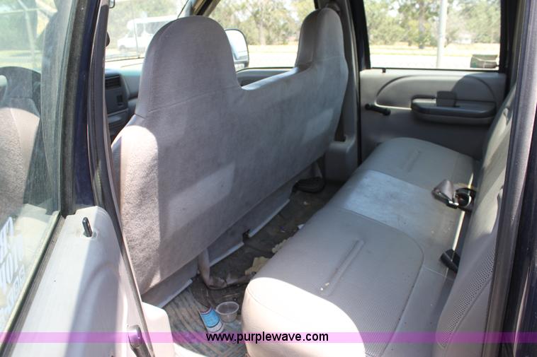 image for item B7332 2003 Ford F250 Super Duty XL SuperCab pickup truck