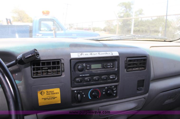 image for item B7332 2003 Ford F250 Super Duty XL SuperCab pickup truck