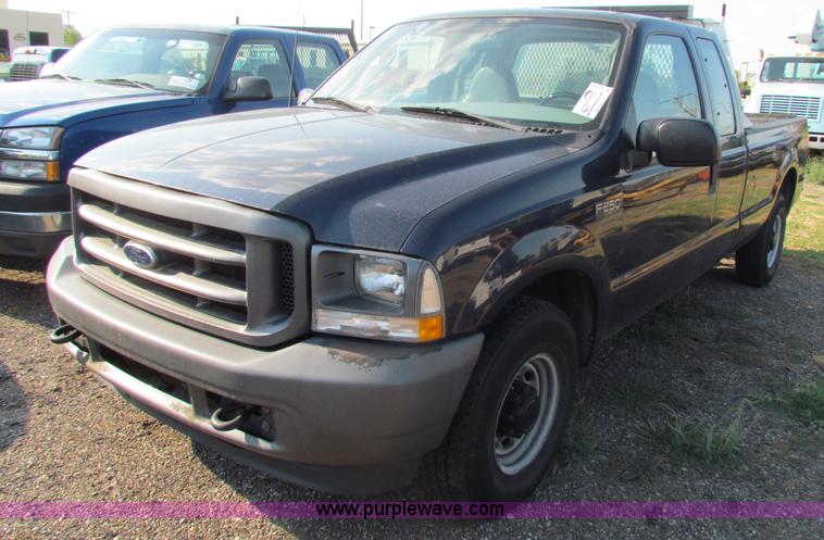 image for item B7333 2003 Ford F250 Super Duty XL SuperCab pickup truck
