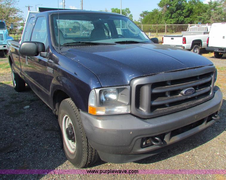 image for item B7333 2003 Ford F250 Super Duty XL SuperCab pickup truck