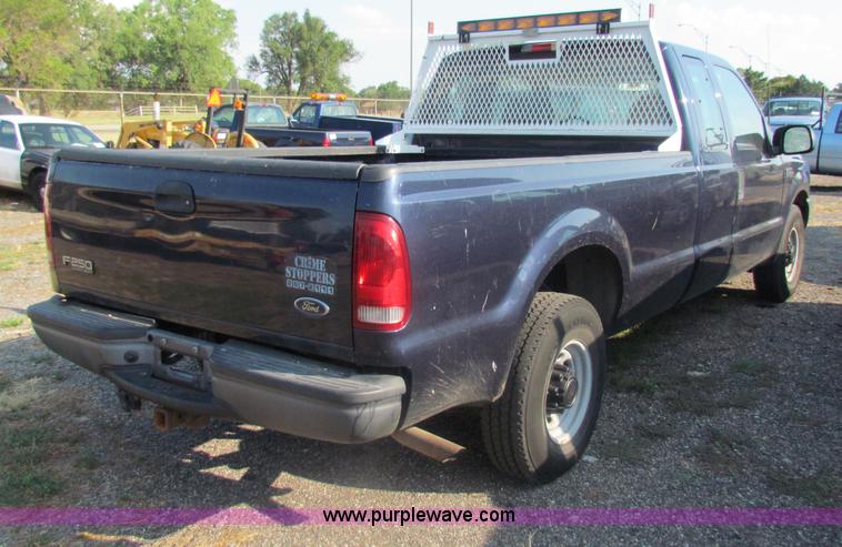 image for item B7333 2003 Ford F250 Super Duty XL SuperCab pickup truck