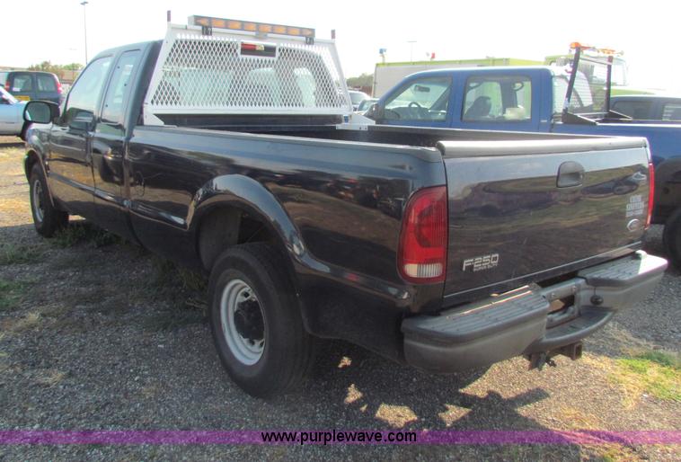 image for item B7333 2003 Ford F250 Super Duty XL SuperCab pickup truck