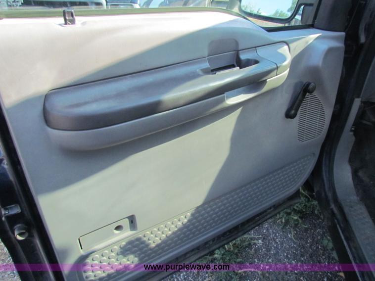 image for item B7333 2003 Ford F250 Super Duty XL SuperCab pickup truck