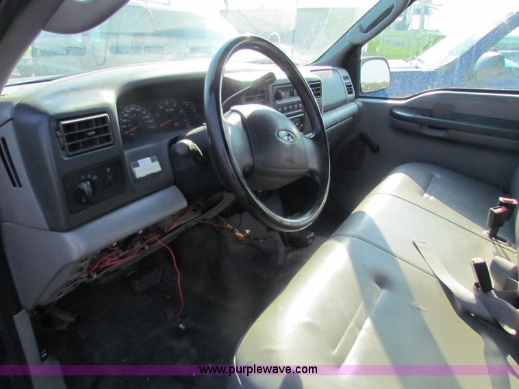 image for item B7333 2003 Ford F250 Super Duty XL SuperCab pickup truck