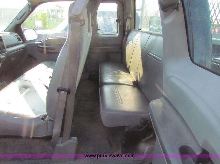 image for item B7333 2003 Ford F250 Super Duty XL SuperCab pickup truck