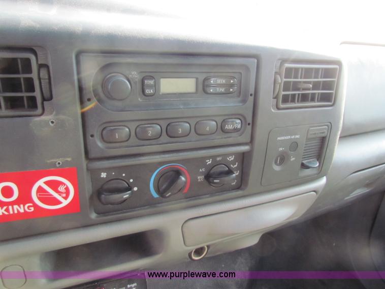 image for item B7333 2003 Ford F250 Super Duty XL SuperCab pickup truck