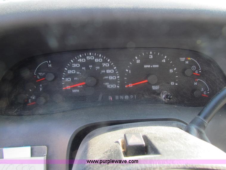 image for item B7333 2003 Ford F250 Super Duty XL SuperCab pickup truck