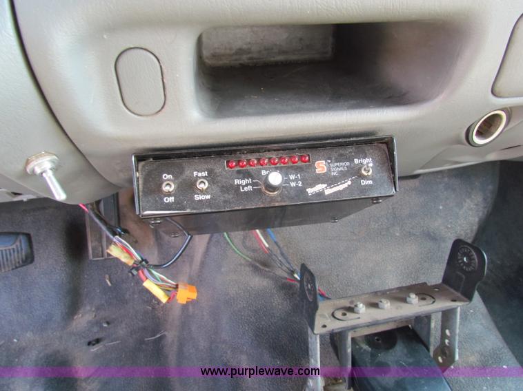 image for item B7333 2003 Ford F250 Super Duty XL SuperCab pickup truck