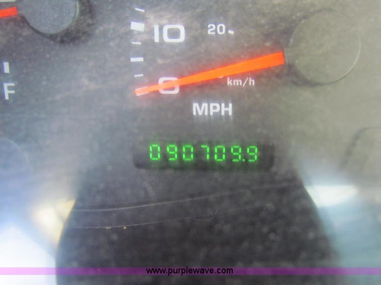 image for item B7333 2003 Ford F250 Super Duty XL SuperCab pickup truck