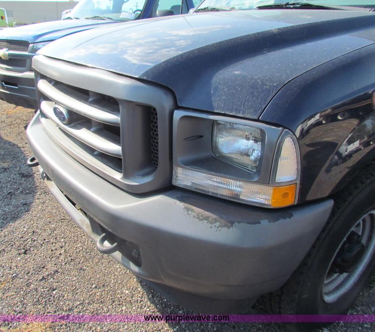 image for item B7333 2003 Ford F250 Super Duty XL SuperCab pickup truck
