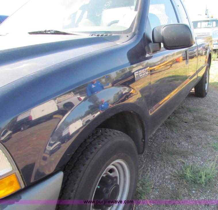 image for item B7333 2003 Ford F250 Super Duty XL SuperCab pickup truck
