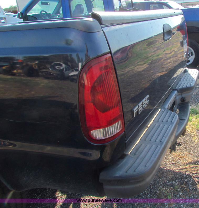image for item B7333 2003 Ford F250 Super Duty XL SuperCab pickup truck