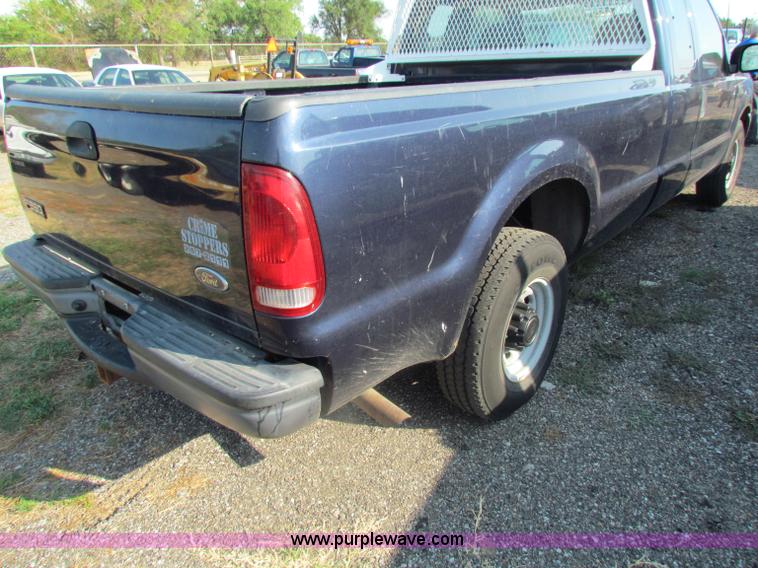 image for item B7333 2003 Ford F250 Super Duty XL SuperCab pickup truck