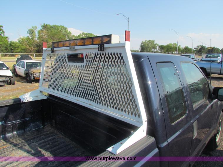 image for item B7333 2003 Ford F250 Super Duty XL SuperCab pickup truck