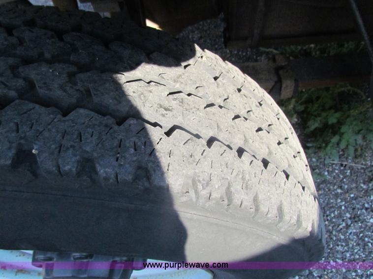 image for item B7333 2003 Ford F250 Super Duty XL SuperCab pickup truck