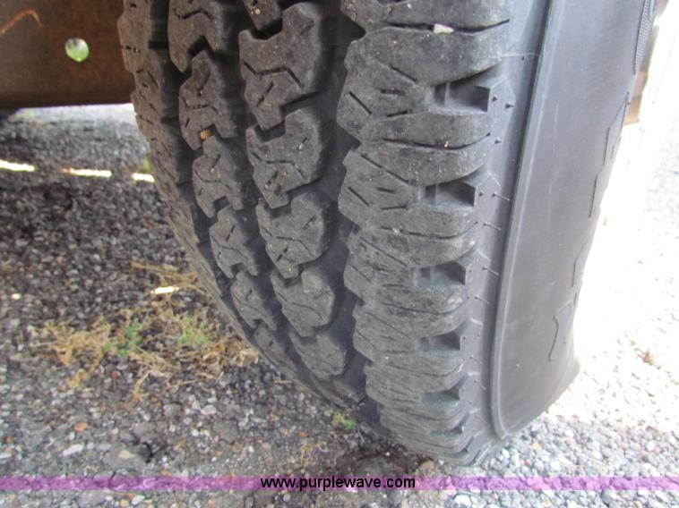 image for item B7333 2003 Ford F250 Super Duty XL SuperCab pickup truck