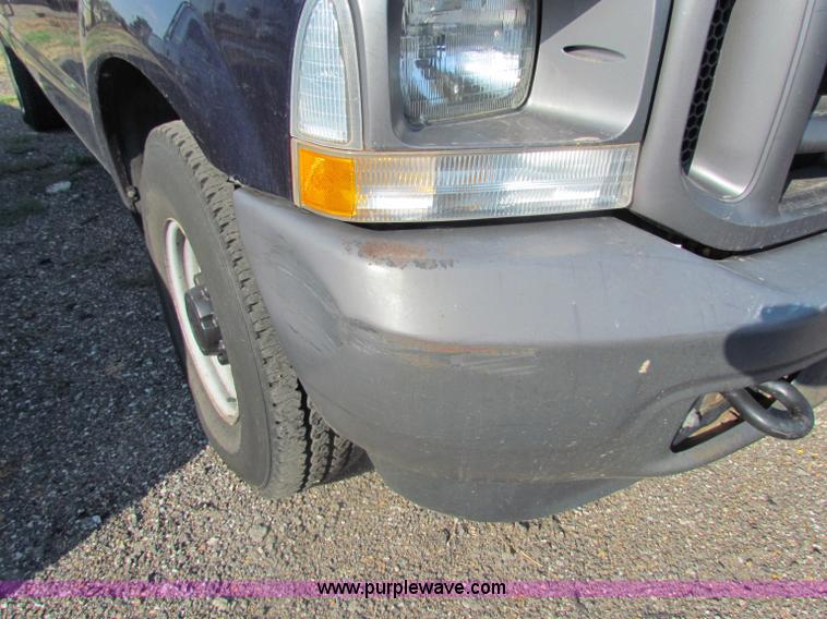 image for item B7333 2003 Ford F250 Super Duty XL SuperCab pickup truck