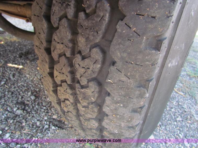 image for item B7333 2003 Ford F250 Super Duty XL SuperCab pickup truck