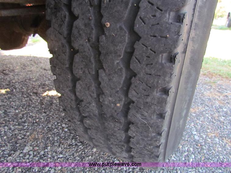 image for item B7333 2003 Ford F250 Super Duty XL SuperCab pickup truck