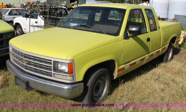 image for item D5292 1991 Chevrolet Cheyenne 1500 extended cab pickup truck
