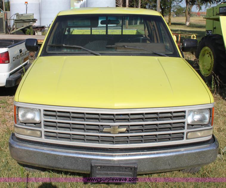 image for item D5292 1991 Chevrolet Cheyenne 1500 extended cab pickup truck